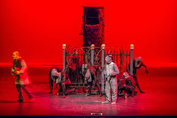 SFHS Shrek The Musical-ThesCon 2014
