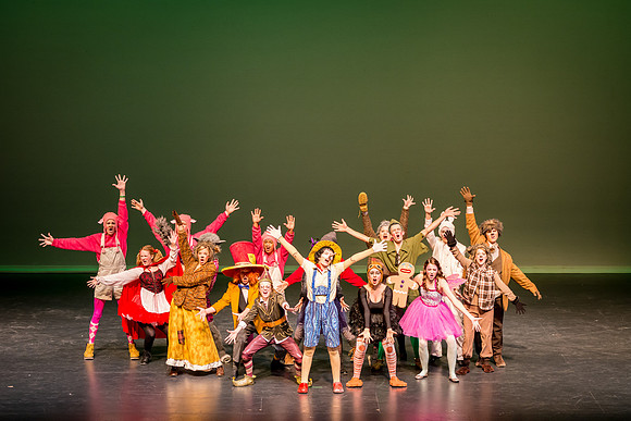 SFHS Shrek The Musical-ThesCon 2014