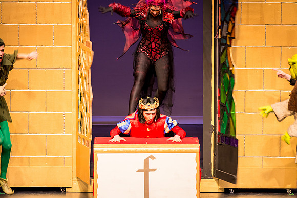 SFHS Shrek The Musical-ThesCon 2014