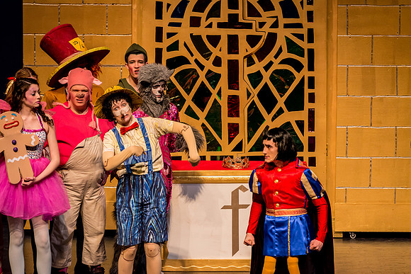 SFHS Shrek The Musical-ThesCon 2014
