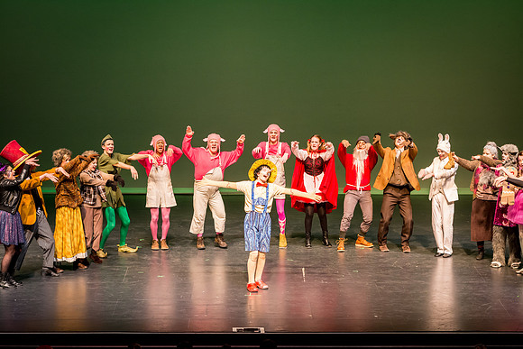 SFHS Shrek The Musical-ThesCon 2014