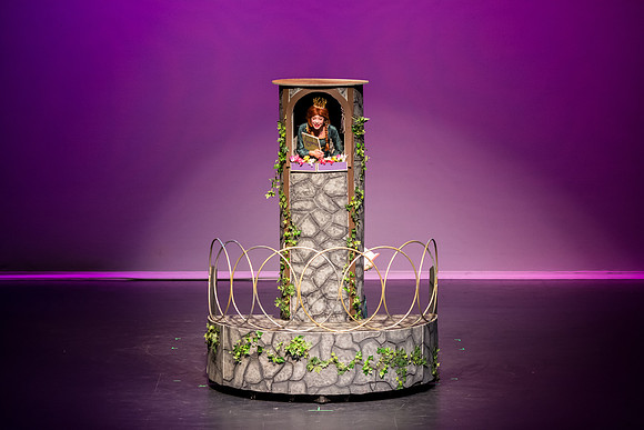SFHS Shrek The Musical-ThesCon 2014