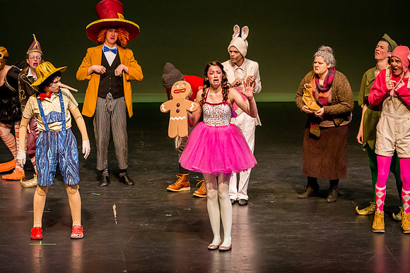 SFHS Shrek The Musical-ThesCon 2014